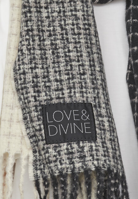 love & divine - love1202